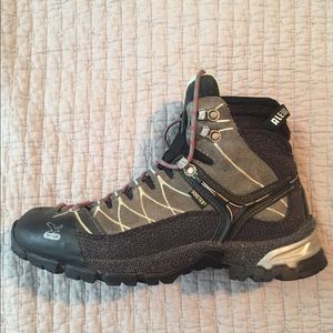 Salewa women’s hiking boots. Gore Tex. Sz 9